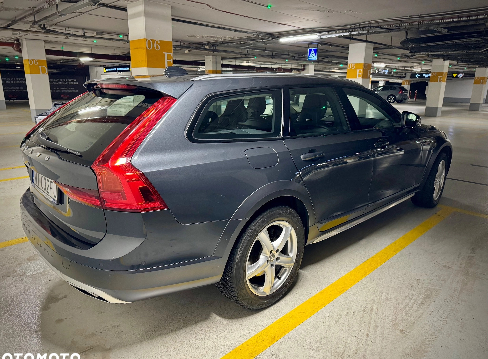 Volvo V90 Cross Country cena 129000 przebieg: 154500, rok produkcji 2017 z Warszawa małe 154